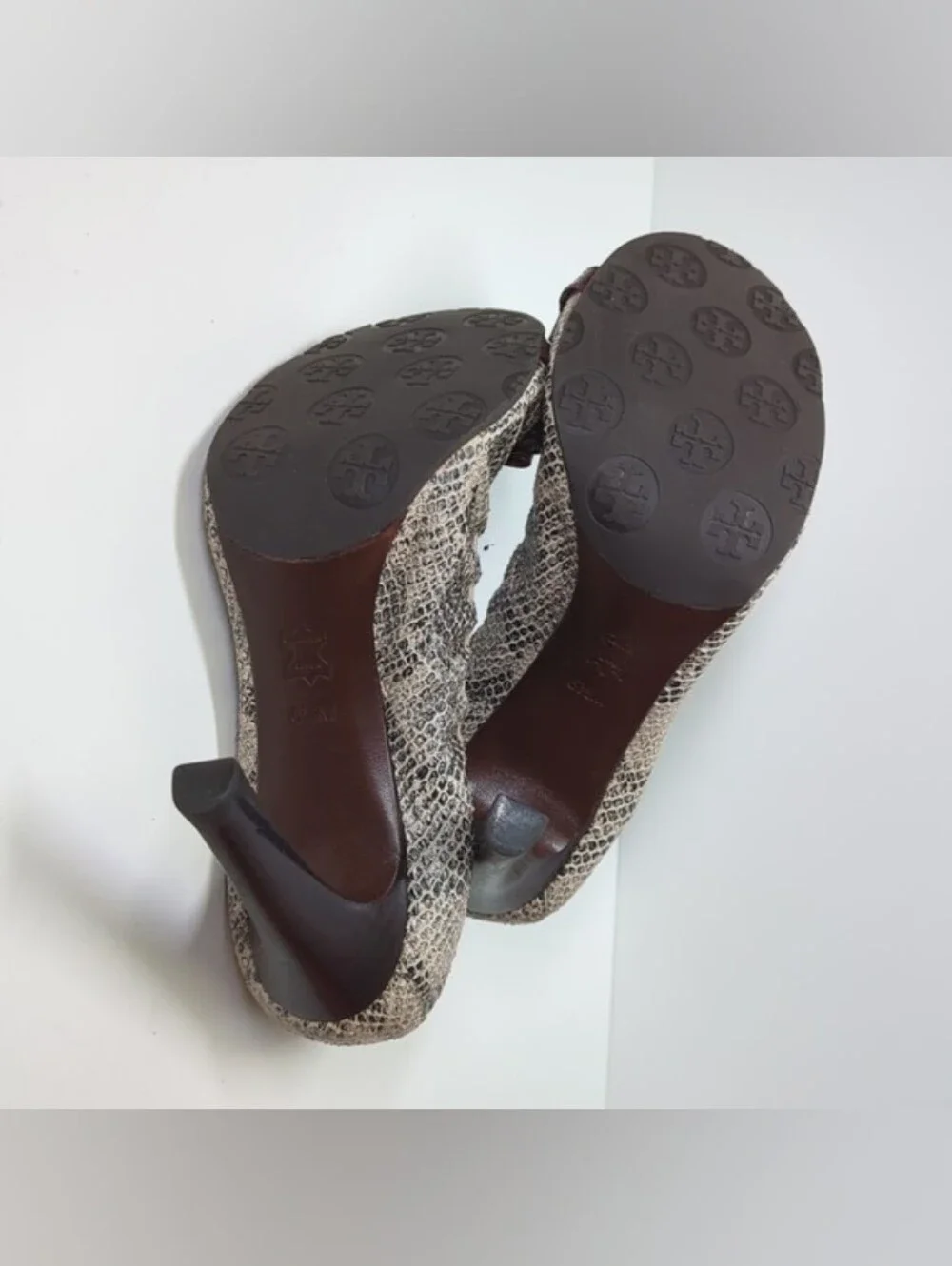 Tory Burch Scalloped Bow Accent Heels